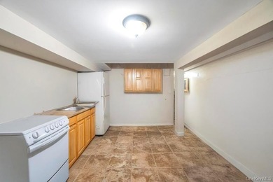 Welcome to your next East New York gem! This fully attached home - photo 27
