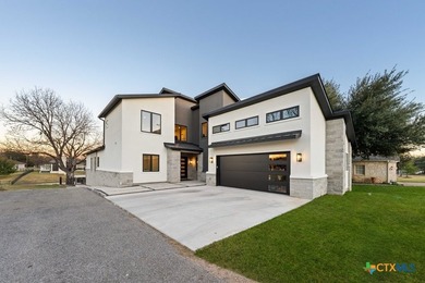 Lake LBJ Home For Sale in Kingsland Texas