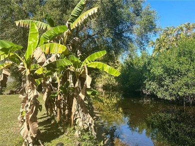 Located at the end of a quiet cul-de-sac, this waterfront duplex - photo 2