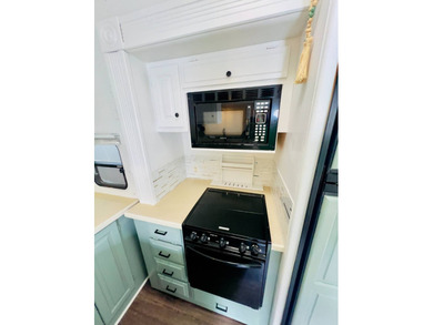 ALL AGE PARK, PET FRIENDLY, $550/MONTH LOT RENT UTILITIES - photo 9