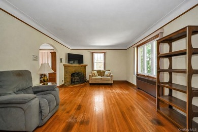 Lovingly Maintained Detached Colonial Nestled on a Beautiful - photo 2