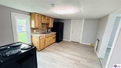 Charming and move-in ready, this 728 sq ft home is conveniently - photo 10