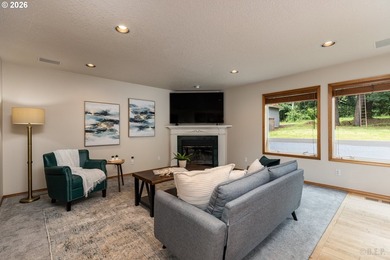 Such a beautifully maintained 5-bedroom, 3.5-bath home with a - photo 11