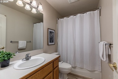 Such a beautifully maintained 5-bedroom, 3.5-bath home with a - photo 19