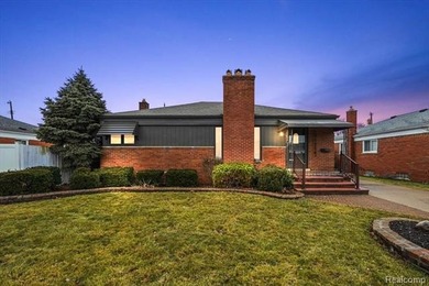 (private lake, pond, creek) Home For Sale in Saint Clair Shores Michigan