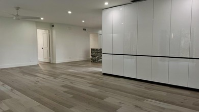 Exceptional & Rarely Available Ground-Floor Corner Residence - photo 32