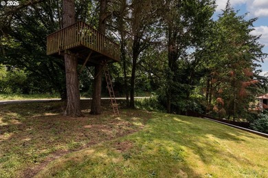 Such a beautifully maintained 5-bedroom, 3.5-bath home with a - photo 34