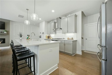 Beautifully upgraded townhome located in the desirable Westshore - photo 6