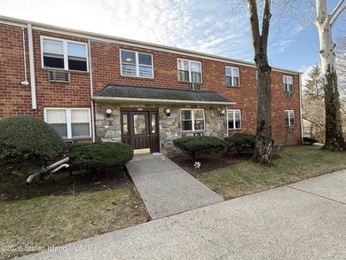 Wonderful 2 bedroom Co-op apartment situated on 2nd floor, rear - photo 1