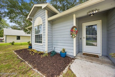 Welcome to this charming 3-bedroom, 2-bedroom in downtown St - photo 4