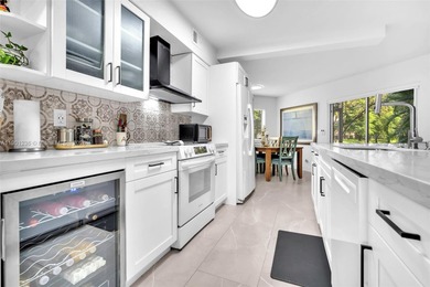 Lake Condo For Sale in Plantation, Florida