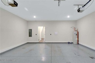 Newer home in a fantastic family neighborhood with a community - photo 4