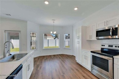 Newer home in a fantastic family neighborhood with a community - photo 10
