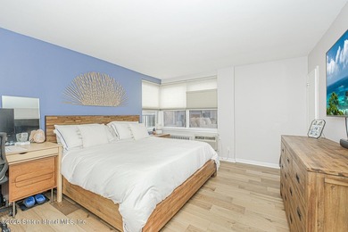 Welcome to this beautiful and spacious 3-bedroom, 2-bath co-op - photo 9