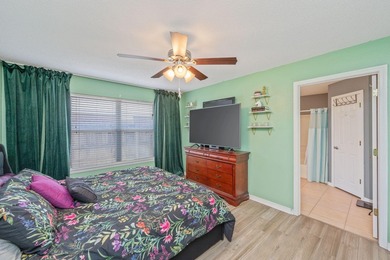 Welcome to this well-maintained home in Gulf Breeze! Major - photo 12