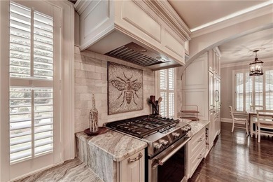 This lovely end-unit townhome in Roswell has been beautifully - photo 16