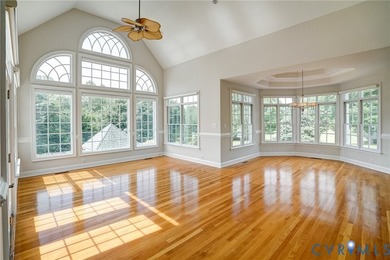 A stunning all-brick architectural masterpiece with a pool, set - photo 3