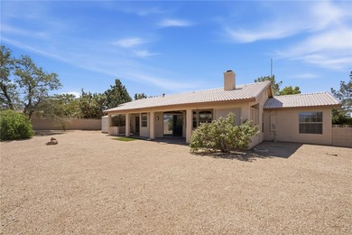 Welcome to this beautifully designed 3-bedroom, 2-bath home - photo 28