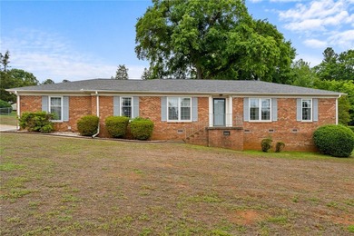 NO HOA! LAKE HARTWELL INTERIOR HOME WITH PUBLIC BOAT RAMP LESS - photo 1