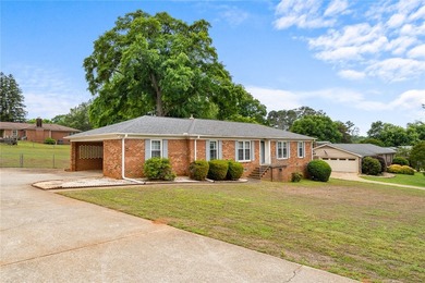 NO HOA! LAKE HARTWELL INTERIOR HOME WITH PUBLIC BOAT RAMP LESS - photo 2