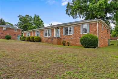 NO HOA! LAKE HARTWELL INTERIOR HOME WITH PUBLIC BOAT RAMP LESS - photo 3