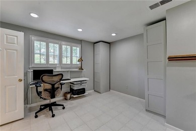 This lovely end-unit townhome in Roswell has been beautifully - photo 40