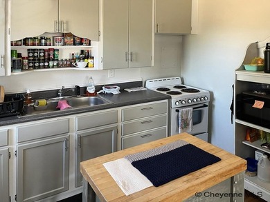 Charming and versatile! This updated and well-maintained duplex - photo 4