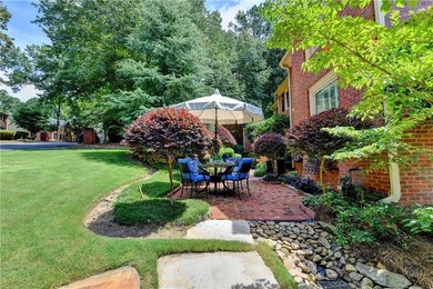 This lovely end-unit townhome in Roswell has been beautifully - photo 44