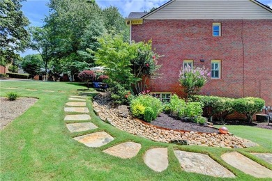 This lovely end-unit townhome in Roswell has been beautifully - photo 45