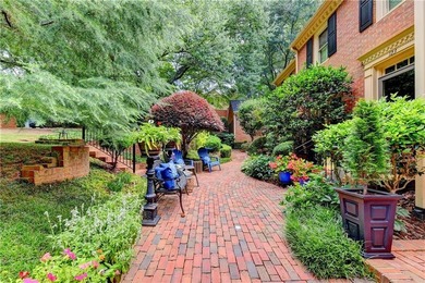 This lovely end-unit townhome in Roswell has been beautifully - photo 47