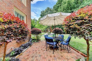 This lovely end-unit townhome in Roswell has been beautifully - photo 49