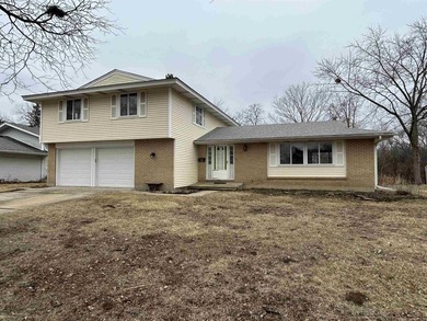 (private lake, pond, creek) Home For Sale in Schaumburg Illinois