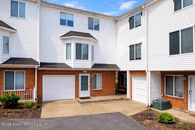 Welcome to 32 Amanda Ct, a spacious townhouse located in the - photo 1
