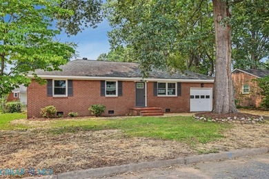 Outstanding HGTV brick rancher! Oversized attached garage! Open - photo 3