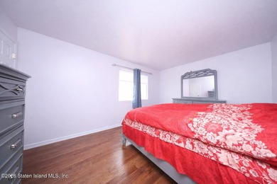 Welcome to 32 Amanda Ct, a spacious townhouse located in the - photo 8