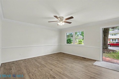 Outstanding HGTV brick rancher! Oversized attached garage! Open - photo 9