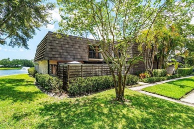 Lake Townhome/Townhouse For Sale in Palm Beach Gardens, Florida