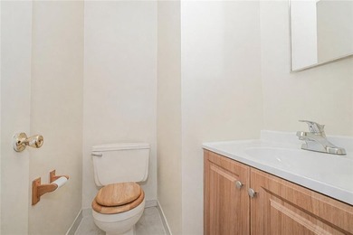 Welcome to this well-maintained townhouse-style single-family - photo 12