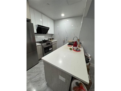 Discover modern luxury at 811 45th Street. This 5th-floor 2-bed - photo 4