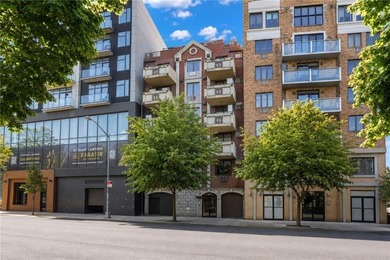 This stunning 3 bedroom, 1 1/2 bath condo with a covered parking - photo 2