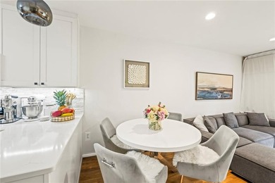 This stunning 3 bedroom, 1 1/2 bath condo with a covered parking - photo 6