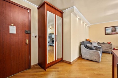 Welcome to 3395 Nostrand Corporation. Bright and sunny fully - photo 4