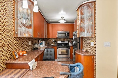 Welcome to 3395 Nostrand Corporation. Bright and sunny fully - photo 9