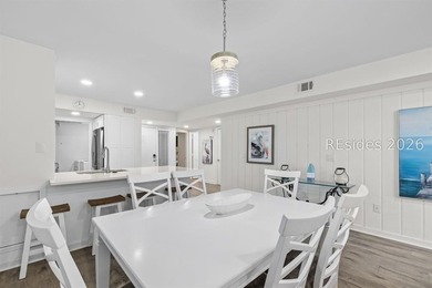Experience coastal luxury in this beautifully renovated villa - photo 13