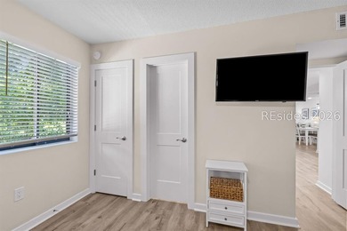 Experience coastal luxury in this beautifully renovated villa - photo 19