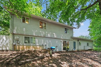 Tucked away on a private shared drive, this lovely 3-bed 2-bath - photo 26