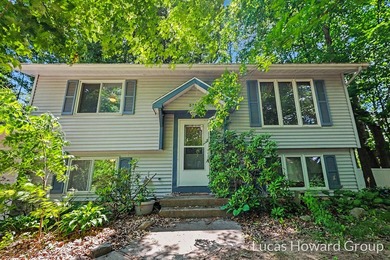 Tucked away on a private shared drive, this lovely 3-bed 2-bath - photo 28
