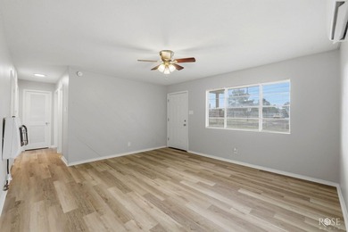 Cute as can be! This adorable 2 bedroom, 1 bath home is move-in - photo 6