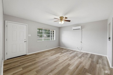 Cute as can be! This adorable 2 bedroom, 1 bath home is move-in - photo 8