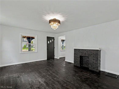 Beautifully renovated Cape Cod in Euclid offering the perfect - photo 7